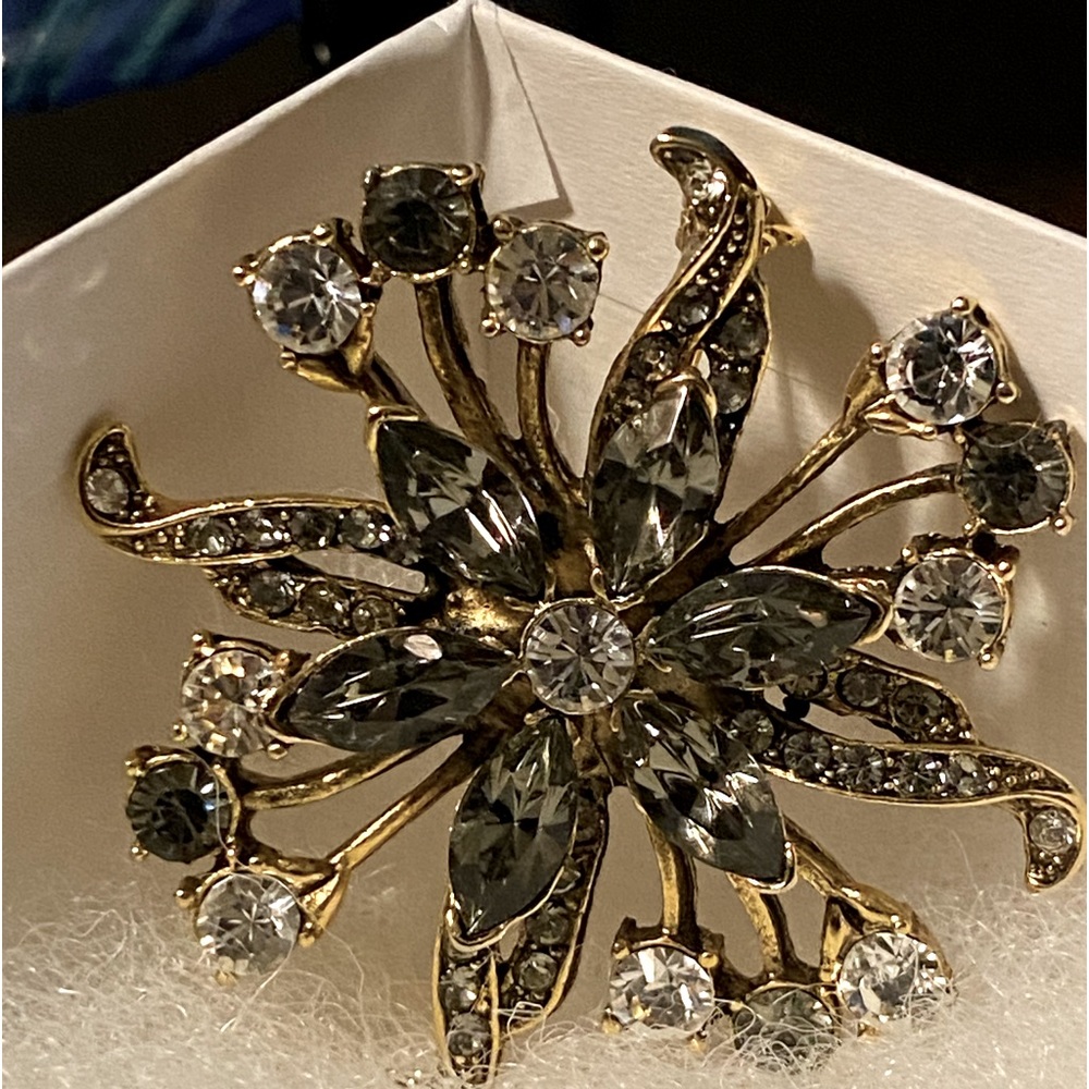 Vintage Austrian crystal brooch/pin. Great condition. Quality